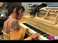 slit tonguing punk stunners 016