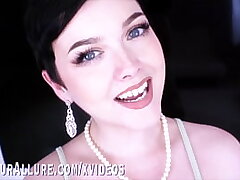 Jade Valentine & Bella Luna Provide Oral Pleasures