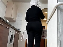 The wide hips of the older step-mom were aroused for anal invasion sex