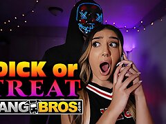 BANGBROS - Check Out How Splendid Violet Gems Is In Her Halloween Costume! Johnny Certainly Loves it