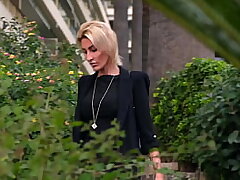 Anouk, 30 years old, a psychologist expert in cocks!