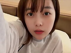[A female college student's masturbation routine] After college, she masturbates while slowly stroking her pussy, still smelly from her body odor.