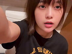 [Masturbating in the toilet] There was someone next to me doing the toilet, but that got me excited and I masturbated alone and came a lot...