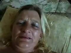 The son in law came inside the pussy and filmed to send to wife
