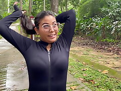 I fuck a BIG DICKED STRANGER in a PUBLIC PARK and we almost GET DISCOVERED!!