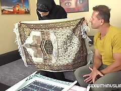 Muslim thanks her husband with impressive nail