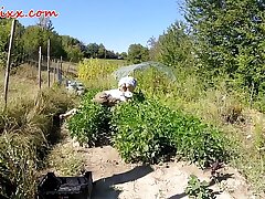 Farmer voyeur :) - Lea Mixx