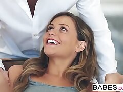 Stunners - Give Me More starring Mia Malkova and Richie Dark-hued pin