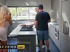 Real Wife Stories - (Courtney Taylor, Keiran Lee) - Courtney Lends A Helping Mitt - Brazzers