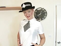 Meet busty mature mother Tonya