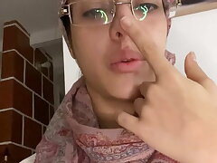 Muslim instructor will train them woman anatomy