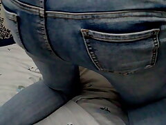 18 yr old student with a perfect rump pummels herself