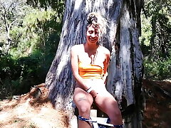 Youthfull girl faps and sploogs