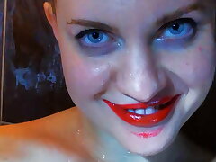 HannaMontana is highly horny and masturbates her poon right in the douche