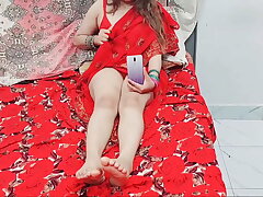 Punjabi Wifey Jacking While She is Eyeing Porn On Her Mobile With Loud Shrieking