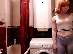 Fitness Babe Sultry Frigging Labia in the Douche - Solo