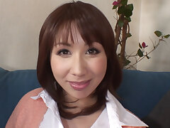 Youthfull Japanese Cougar get an 3some Lesson