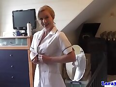 Elegant british cougar finger-tickled before sucking
