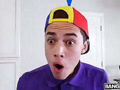 Rica milf le da el regalo al joven cumplea&ntilde;ero parte 1