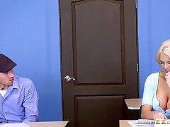 Brazzers - Kenzie Taylor - Ample Bra-stuffers At College