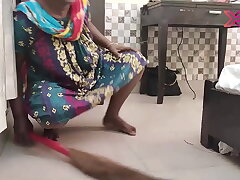desi kaam wali ki chudai,indian maid fucked hard by owner