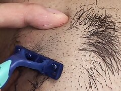 I dont fuck wooly Pussys i Shave the Pussy bevore i fuck you