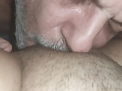 Quand mon Aged stud de Furious Filth me bouffe la chatte avec avidit&eacute;
