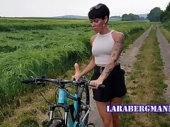 Premiere! Fahrrad in der &Ouml;ffentlichkeit geil abgefickt!