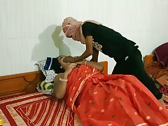 Indian stellar bhabhi hard-core sex with local thief at night!!