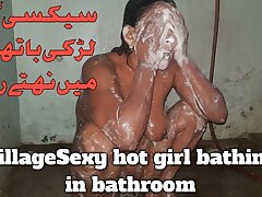 Pakistani sexy super hot girl bathing in bathroom sexy video