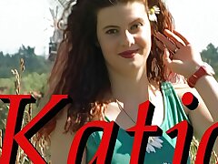 junge brunette schoenheit fingert und blaesst fuer ihr leben gern