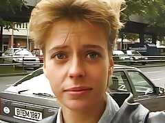 lesbe mit grossen titten geht fuer geld mit zum audition und steckt sich wand in die vagina