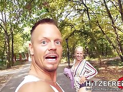 Random Dude Bodo BANGS Milf Tramp Jana Schwarz in Park hitzefrei.dating