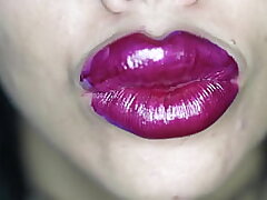 Extreme Bimbo Lips Cock Blowing
