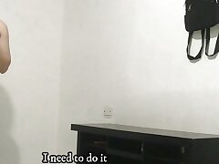 Give my horny boyfriend a good blowjob in exchange for helping me fold my clothes - Porn in Spanish