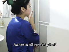 My stepsister's slut enters the bathroom for me to shag her bum - Porno in Spanish