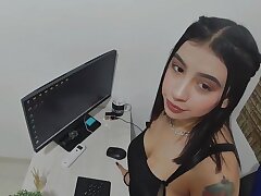 My ex-girlfriend's horny gives me a rich oral to my boner until she makes me jizm - Porn in Spanish