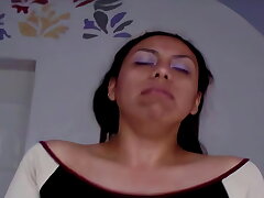 Mi novio me lleva a un hotel para cojerme sin saber que hace unas horas mi suegro lo hizo, llen&aacute;ndome de semen, el piensa que estoy muy mojada y que me unte algo de lubricante. &iexcl;Si supiera que mi lubricante era el semen de su pap&aacute;