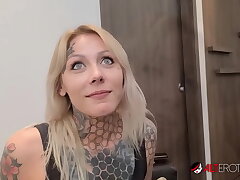Tattooed stunner Nayomi Sharp deep-throats Sascha's monstrous cock