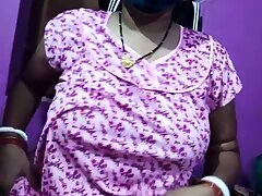Village aunty shows her utter figure