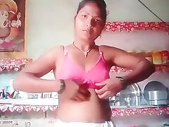 Desi Bhabhi Record Her Bare Selfie