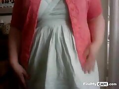 Plumper plays for her webcam