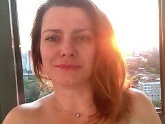 Horny MILF shakes her rump on the balcony, boinks herself with a dildo, squir