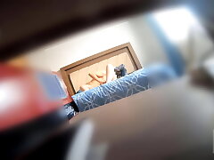 Camara oculta: la hermana peque&ntilde;a de mi mejor amigo me dejo correrme adentro de ella. Dice: nunca he sentido una verga as&iacute;, quitate el condon