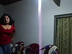Sri Lankan aunty giving oral job to the spouse