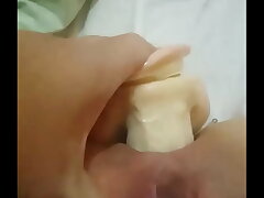 Masturba&ccedil;&atilde;o Feminina Rectal com consolo