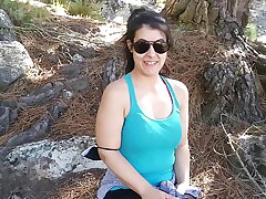 (Public blowjob) Outdoor flashing and inhaling beef whistle in the mountain