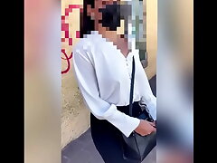 Sexo por DINERO! Le ofrezco DINERO a SE&Ntilde;ORA Mexicana Sumisa que Estaba Esperando su Cami&oacute;n para Irse a Trabajar! Le Doy Dinero para que me la CHUPE en la CALLE y no Vaya a Trabajar! PARTE #1