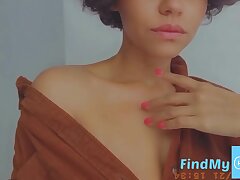 She sends her bare snapchat movie to strangers