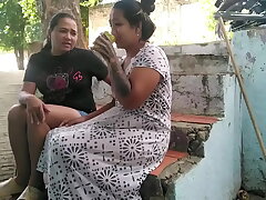 la lesbiana de mi vecina siempre me ha tenido ganas y yo pues quiero experimentar sexo l&eacute;sbico, veamos que suceder&aacute;